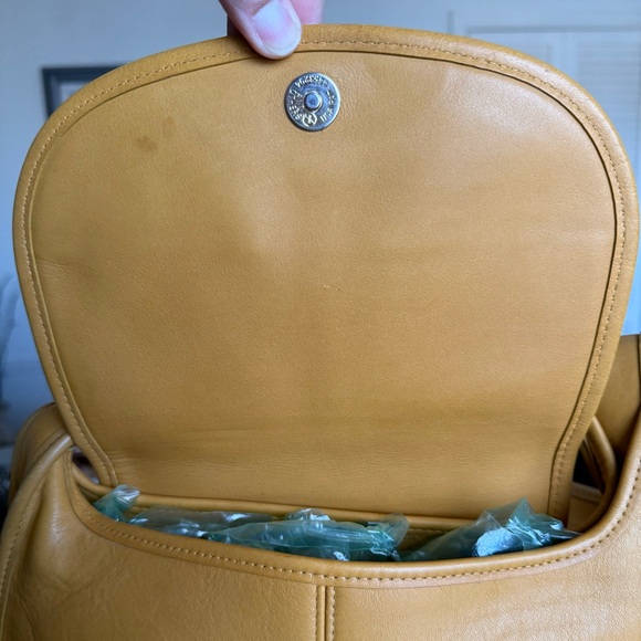 Vintage Coach Ergo Flap Bag 9029 in Yellow - Picture 5 of 8